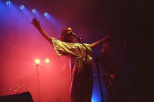 Workshop: Stimme, Komposition, Songwriting und Präsenz für Frauen* Workshop: Stimme, Komposition, Songwriting und Präsenz für Frauen*